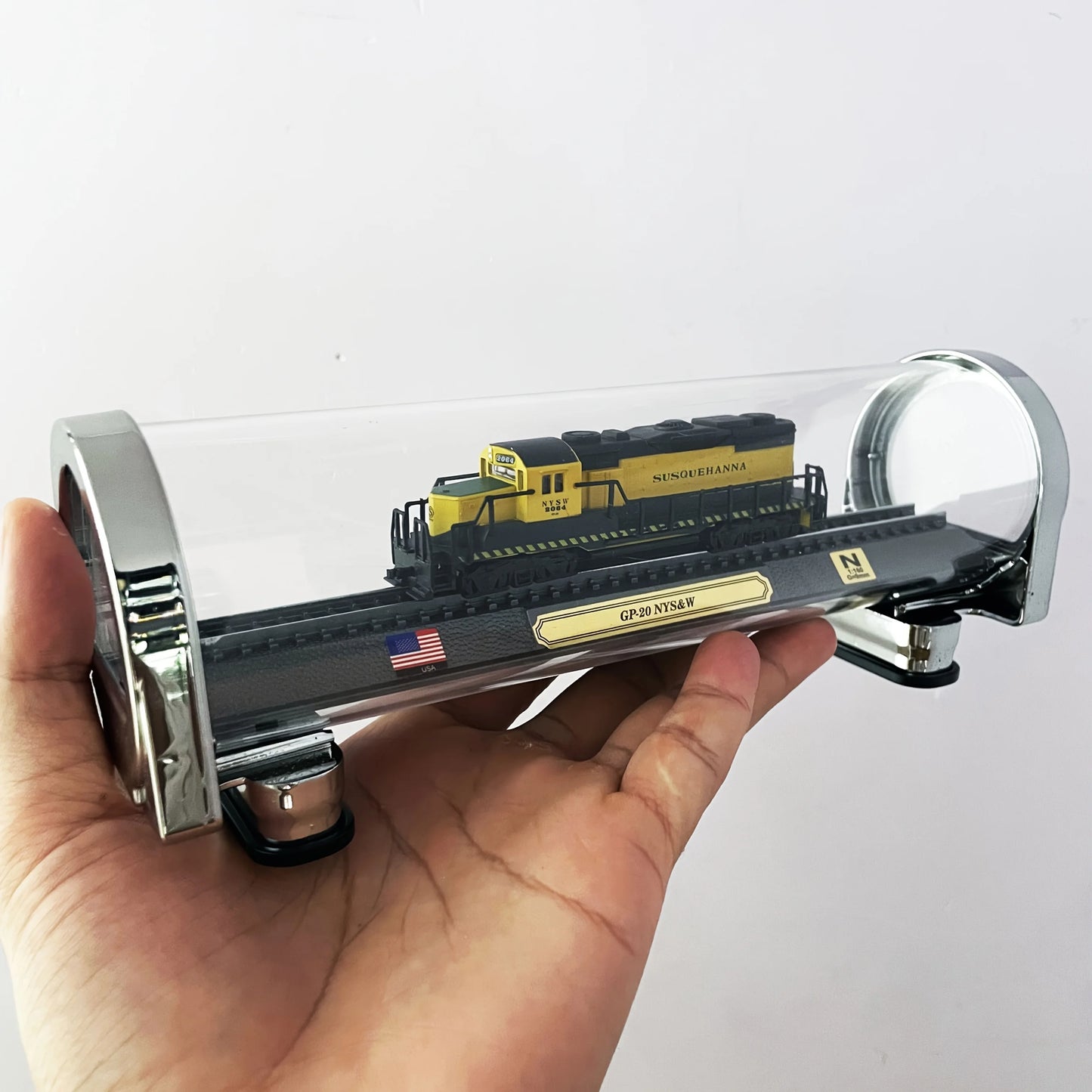 N-Scale Medieval Vintage Steam Train – Diecast Metal Model with Display Tracks & Dust Cover